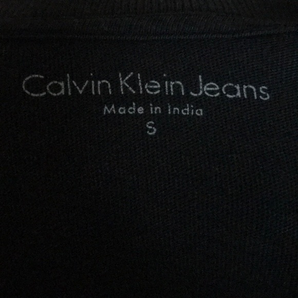 Calvin Klein V-Neck - Picture 3 of 3